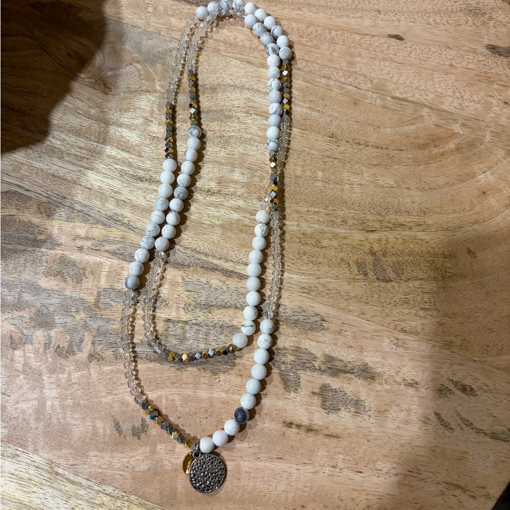 Stretch White and Gold Beaded Necklace/Bracelet